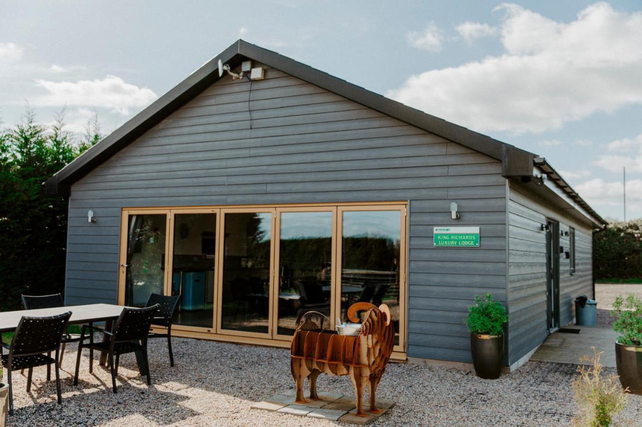 King Richard'S Luxury Lodge - Sleeps Up To 8 ,Dog Friendly ,Near Sherwood Forest At Fairview Farm In Nottingham Set In 88 Acres And Great For Groups,Family Gatherings,Corporate Events Bagian luar foto