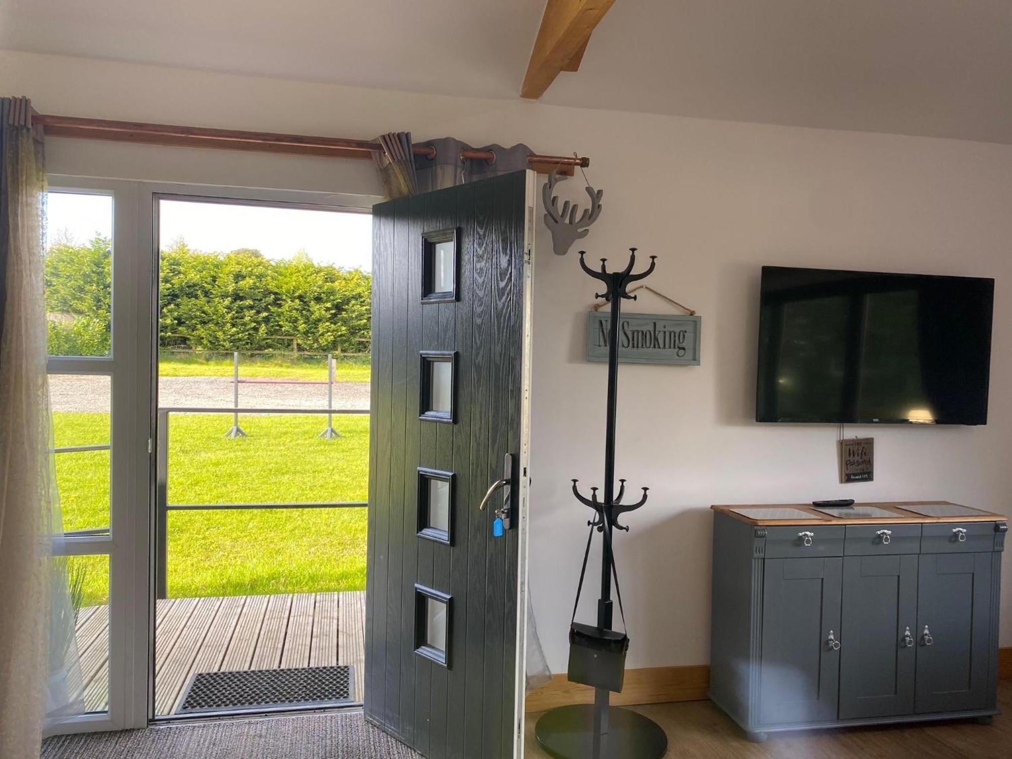 King Richard'S Luxury Lodge - Sleeps Up To 8 ,Dog Friendly ,Near Sherwood Forest At Fairview Farm In Nottingham Set In 88 Acres And Great For Groups,Family Gatherings,Corporate Events Bagian luar foto