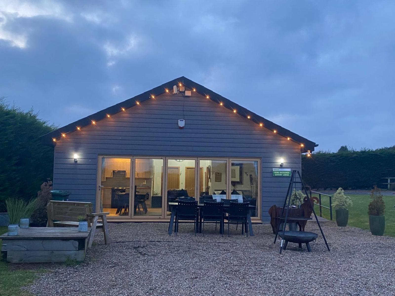 King Richard'S Luxury Lodge - Sleeps Up To 8 ,Dog Friendly ,Near Sherwood Forest At Fairview Farm In Nottingham Set In 88 Acres And Great For Groups,Family Gatherings,Corporate Events Bagian luar foto
