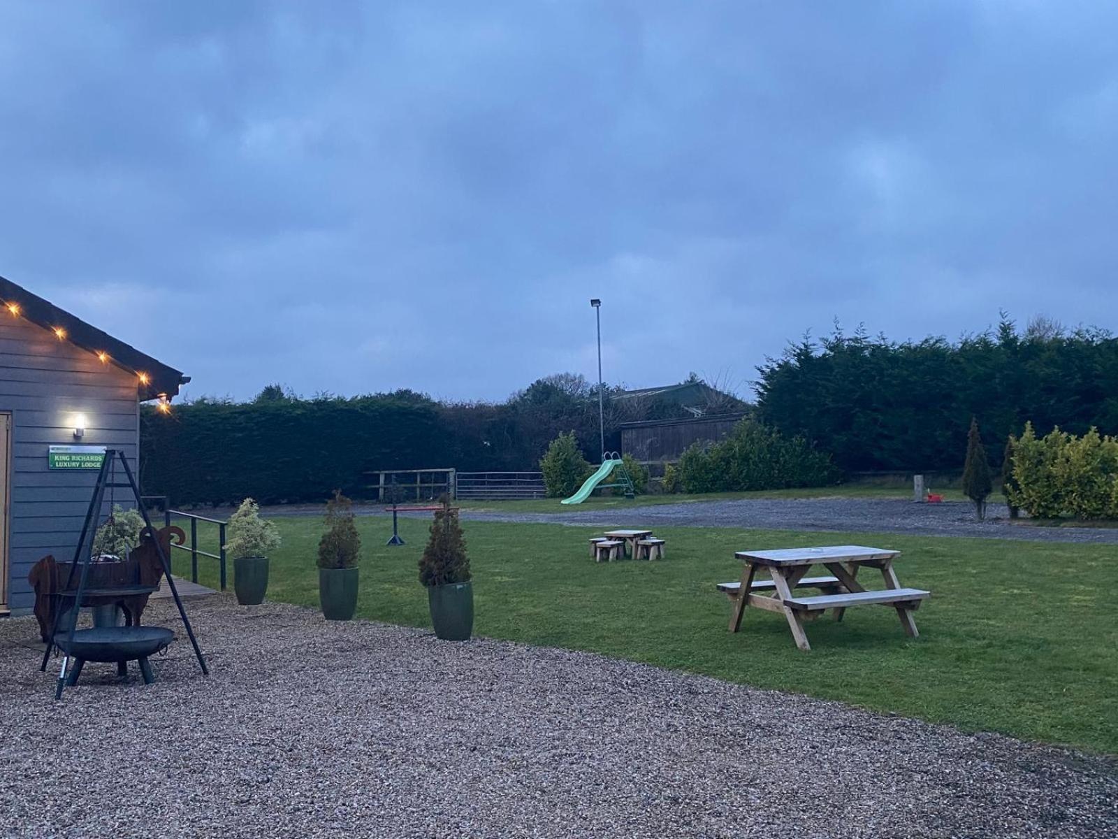 King Richard'S Luxury Lodge - Sleeps Up To 8 ,Dog Friendly ,Near Sherwood Forest At Fairview Farm In Nottingham Set In 88 Acres And Great For Groups,Family Gatherings,Corporate Events Bagian luar foto